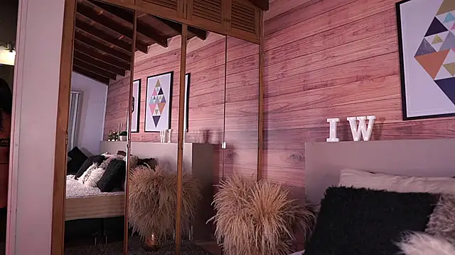 Snapshot of IzzyWild chatting on 10/20/25, 11:44 IzzyWild online show from 10/20/25, 11:44