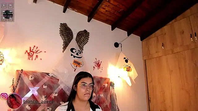 Snapshot of Bianca_zaens2 chatting on 10/23/25, 12:37 Bianca zaens2 online show from 10/23/25, 12:37