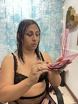 Analia 01 online show from 11/20/25, 12:17