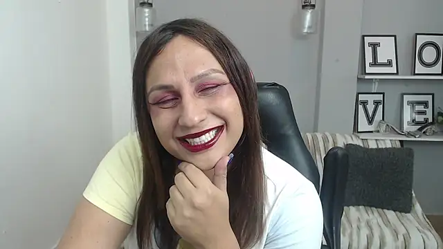 Analia 01 online show from 04/13/26, 01:59