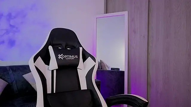 Alisa  walker online show from 10/23/25, 07:12