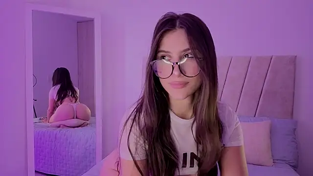 Alisa  walker online show from 11/04/25, 08:12