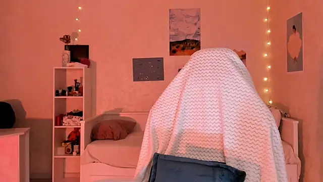 Snapshot of Britney_Ross chatting on 11/03/25, 03:23 Britney Ross online show from 11/03/25, 03:23