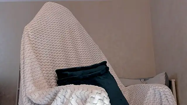 Snapshot of Britney_Ross chatting on 03/04/25, 06:37 Britney Ross online show from 03/04/25, 06:37