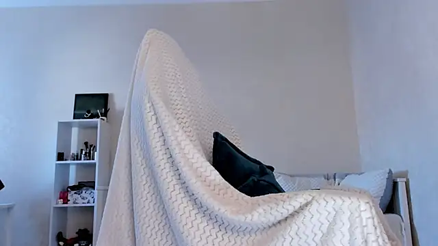 Snapshot of Britney_Ross chatting on 02/27/25, 06:35 Britney Ross online show from 02/27/25, 06:35