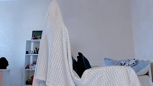 Snapshot of Britney_Ross chatting on 03/11/25, 06:30 Britney Ross online show from 03/11/25, 06:30