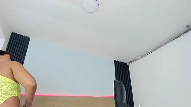 Chiqui milk  online show from 11/15/25, 08:13