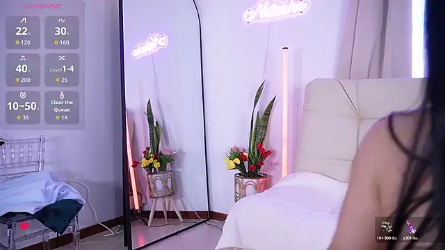 Natasha  Sccott online show from 11/10/25, 07:08