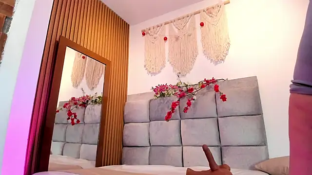 Natasha  Sccott online show from 09/29/25, 07:52