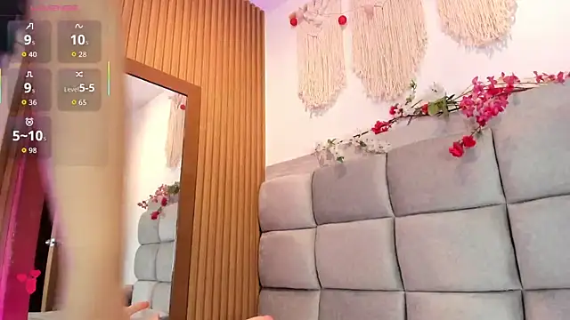 Natasha  Sccott online show from 10/17/25, 06:43