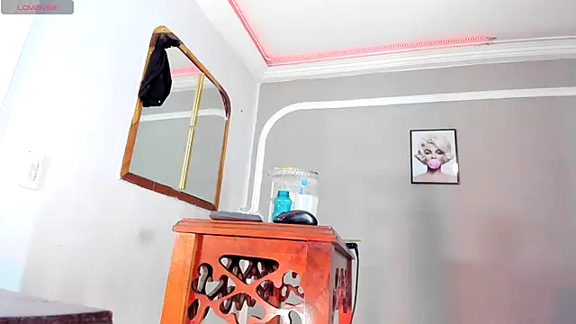 Jimena Grey online show from 11/04/25, 11:03