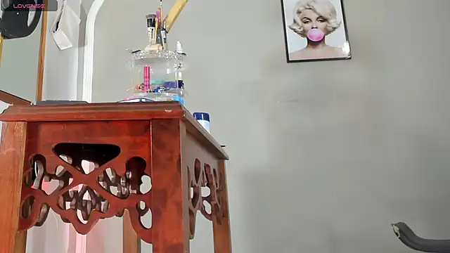 Jimena Grey online show from 11/11/25, 07:36