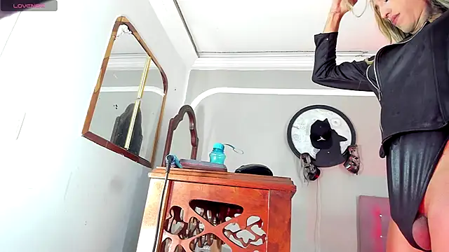 Jimena Grey online show from 11/23/25, 08:35