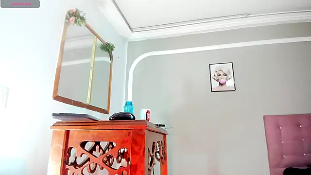 Jimena Grey online show from 10/26/25, 07:03