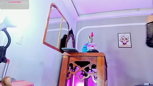 Jimena Grey online show from 11/29/25, 06:19