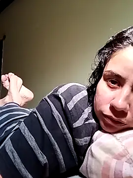 Snapshot of Michellluxo chatting on 02/05/26, 08:04 Michellluxo online show from 02/05/26, 08:04