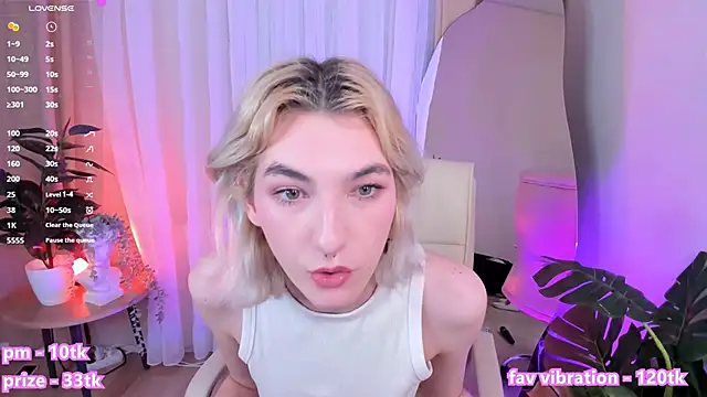 Snapshot of Mia_Cheers chatting on 02/06/25, 01:43 Mia Cheers online show from 02/06/25, 01:43