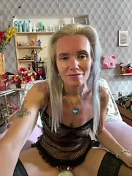 Snapshot of DirtyMargaret chatting on 06/17/26, 12:26 DirtyMargaret online show from 06/17/26, 12:26