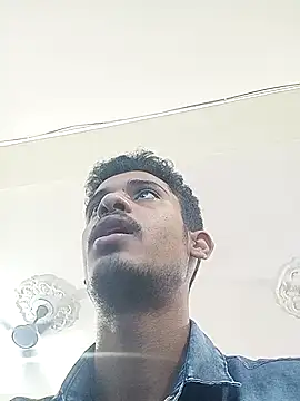 Snapshot of curlyhairboy_ chatting on 09/12/25, 10:37 curlyhairboy online show from 09/12/25, 10:37