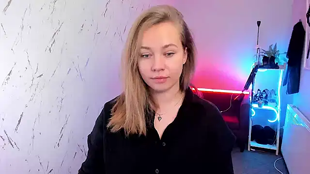 holly xglam online show from 03/05/26, 08:49