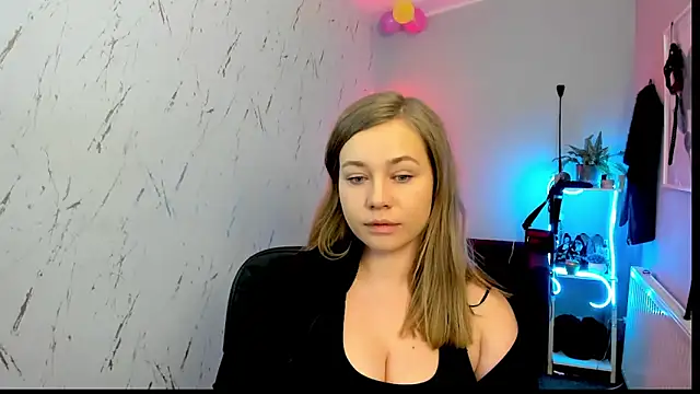 holly xglam online show from 02/24/26, 09:15