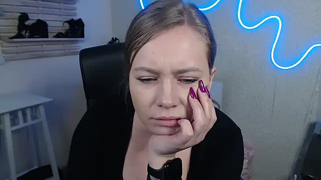 holly xglam online show from 02/27/25, 06:24