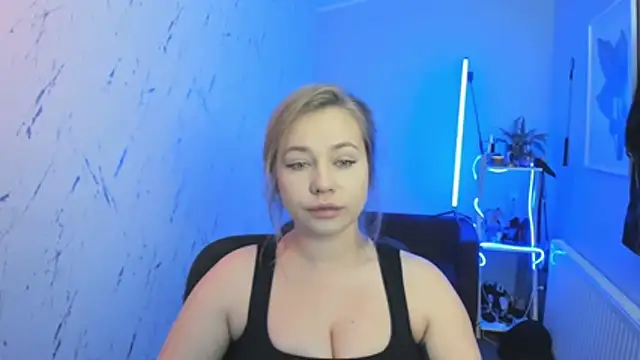 holly xglam online show from 10/13/25, 04:52