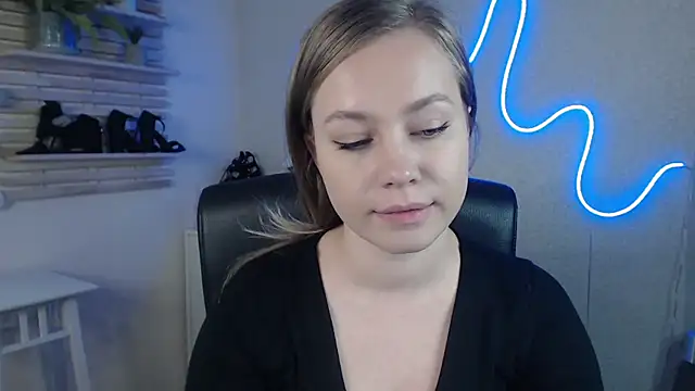 holly xglam online show from 02/26/25, 12:30