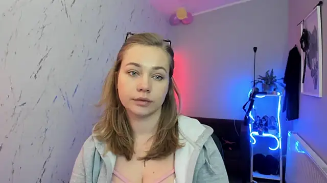 holly xglam online show from 02/10/26, 07:57