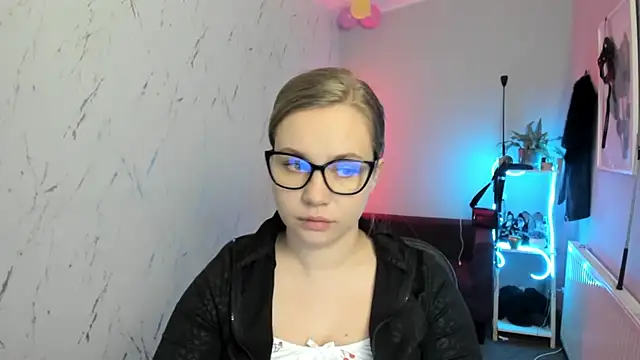 holly xglam online show from 02/19/26, 07:44