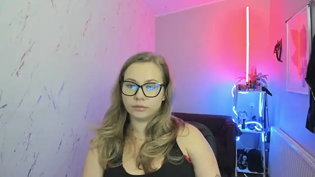 holly xglam online show from 10/27/25, 08:10