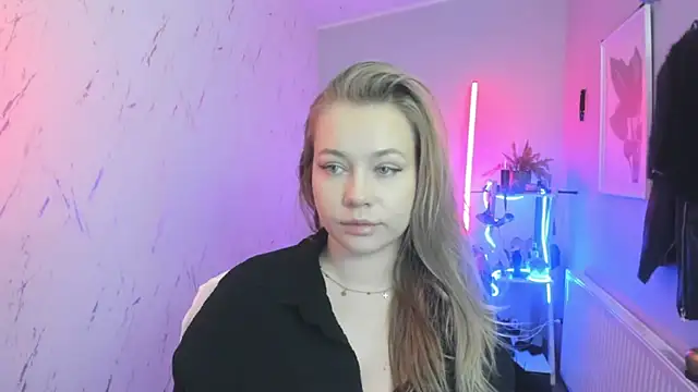 holly xglam online show from 11/24/25, 08:20