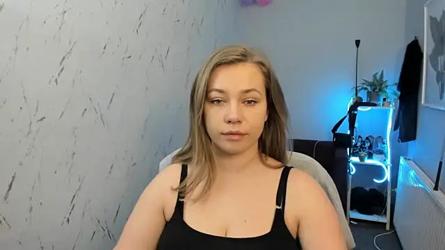 holly xglam online show from 02/15/26, 06:18