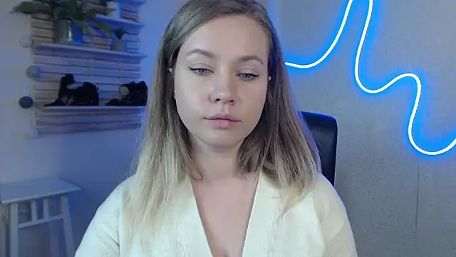 holly xglam online show from 03/12/25, 03:24