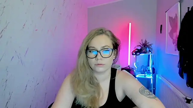 holly xglam online show from 11/10/25, 07:30