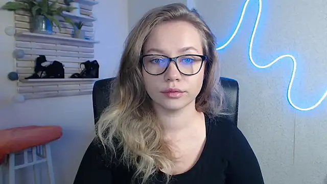 holly xglam online show from 02/12/25, 02:14