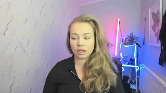 holly xglam online show from 10/15/25, 06:05