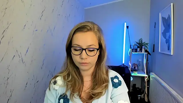 holly xglam online show from 09/30/25, 04:57