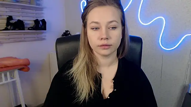holly xglam online show from 03/19/25, 12:04