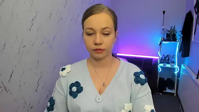 holly xglam online show from 04/13/26, 07:40