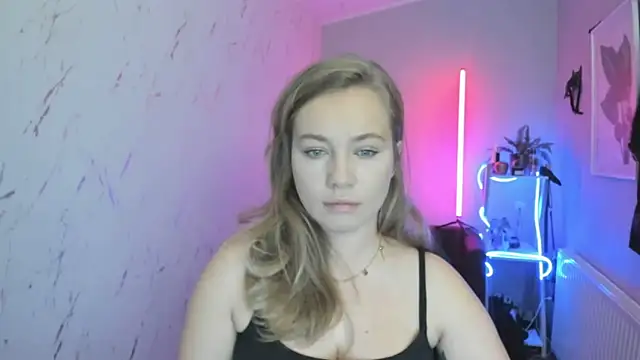 holly xglam online show from 10/22/25, 05:45