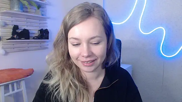 holly xglam online show from 02/07/25, 07:29