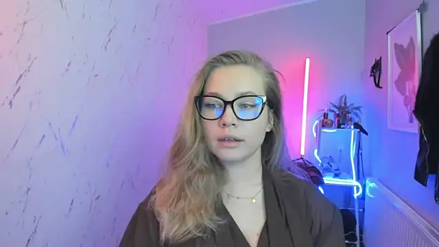 holly xglam online show from 10/30/25, 06:27