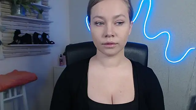 holly xglam online show from 02/27/25, 12:14