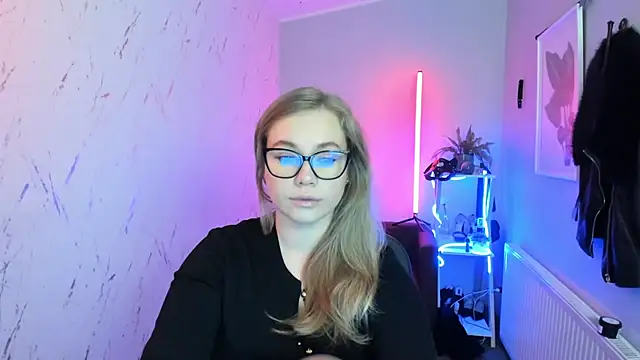 holly xglam online show from 11/11/25, 05:41