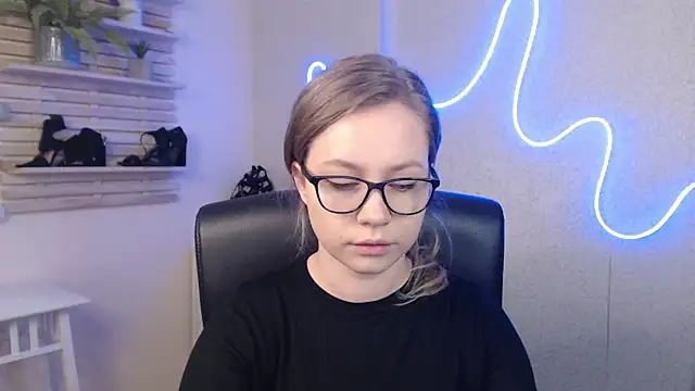 holly xglam online show from 03/07/25, 12:58