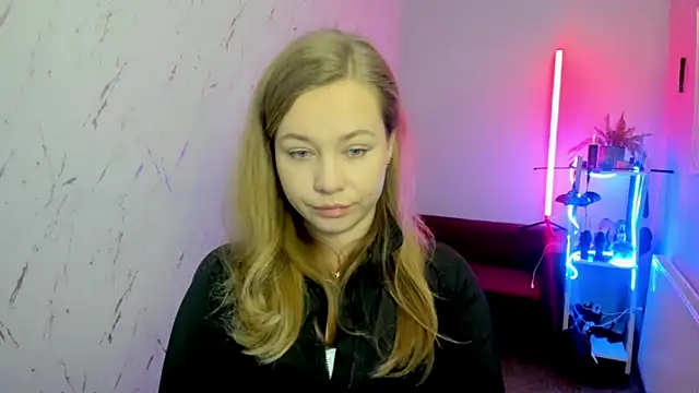 holly xglam online show from 11/30/25, 06:09