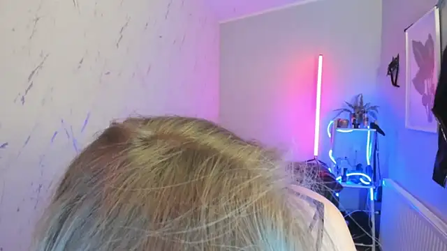 holly xglam online show from 10/28/25, 06:29