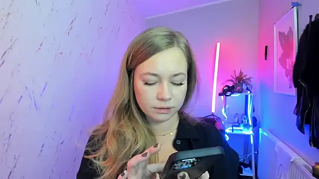 holly xglam online show from 11/13/25, 06:34