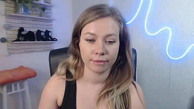 holly xglam online show from 02/26/25, 06:40